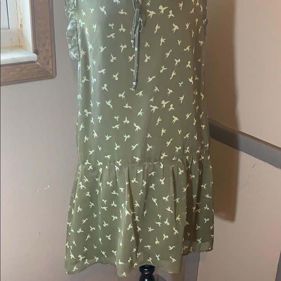 Hummingbird Design on Lightweight Dress - Picture 6 of 16